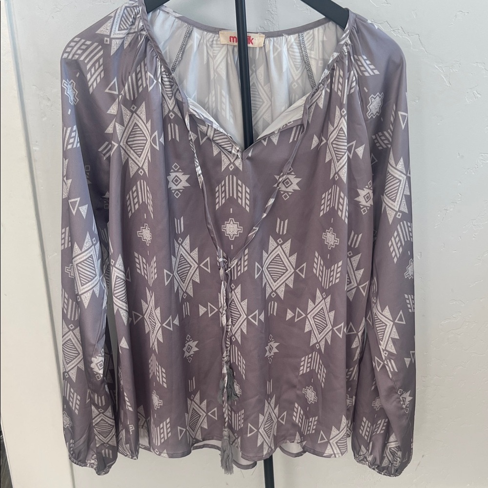 Mazik Geometric Print Blouse in Gray and White